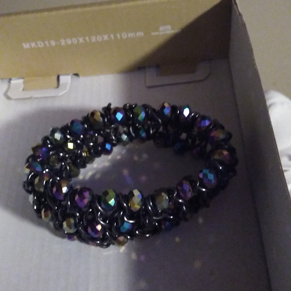 Shiny beaded and chains bracelet
